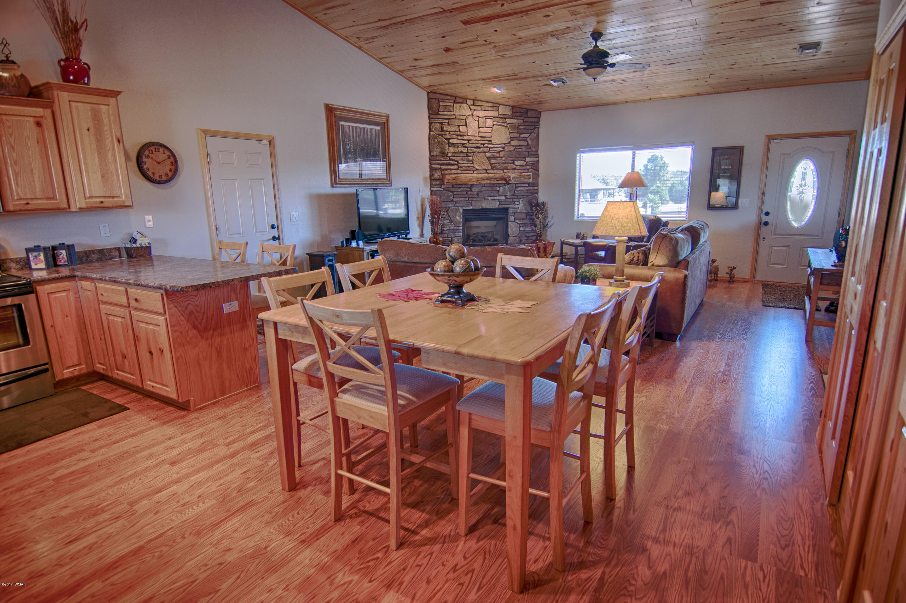 2747 Pineview Court Overgaard, AZ 85933 - Photo 8 of 17
