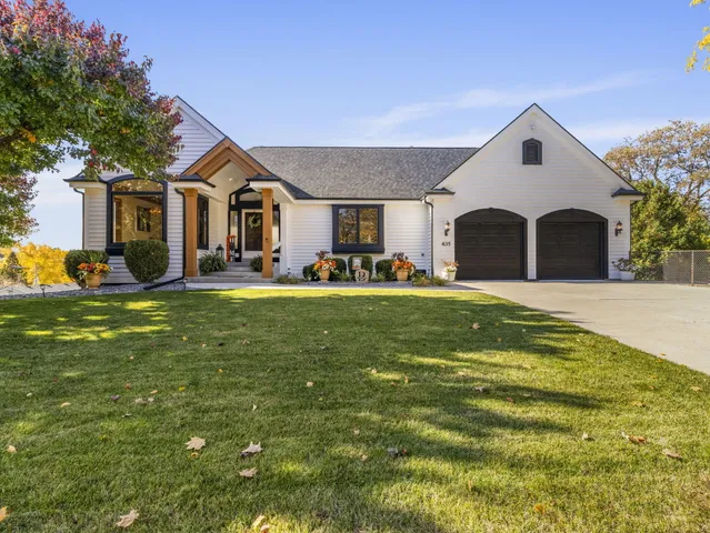 $799,000 | 635 West Pierre Lane, Port Washington, WI 53074