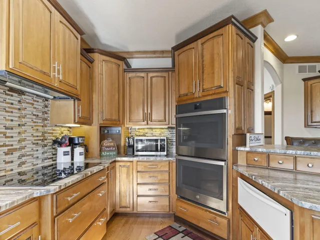 $799,000 | 635 West Pierre Lane, Port Washington, WI 53074