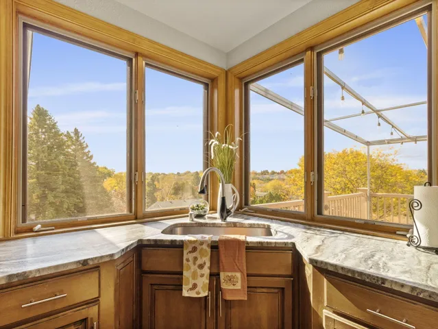 $799,000 | 635 West Pierre Lane, Port Washington, WI 53074