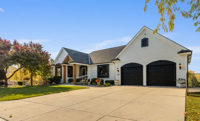 $799,000 | 635 West Pierre Lane, Port Washington, WI 53074