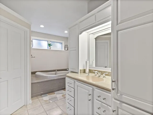 $799,000 | 635 West Pierre Lane, Port Washington, WI 53074