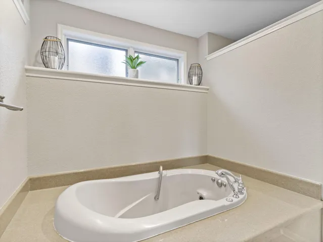 $799,000 | 635 West Pierre Lane, Port Washington, WI 53074