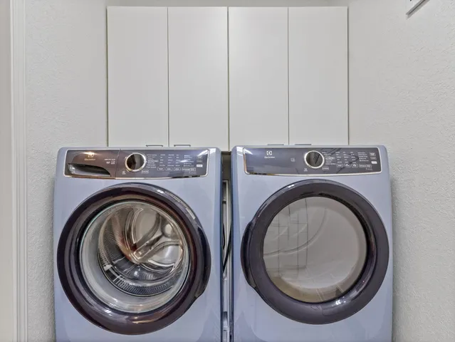 $799,000 | 635 West Pierre Lane, Port Washington, WI 53074