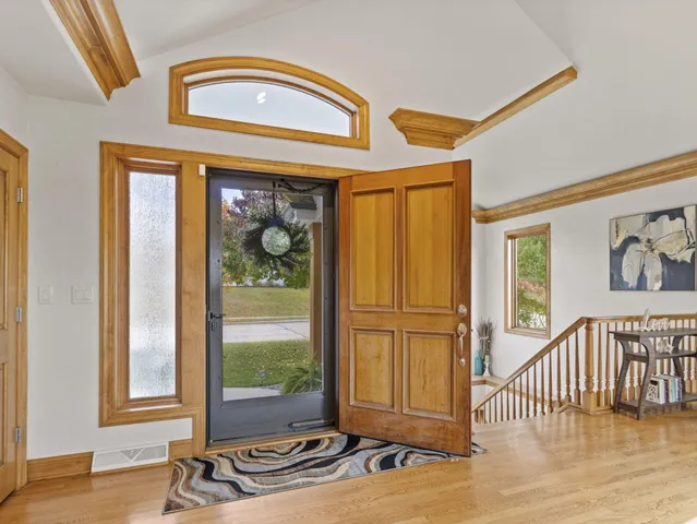 $799,000 | 635 West Pierre Lane, Port Washington, WI 53074