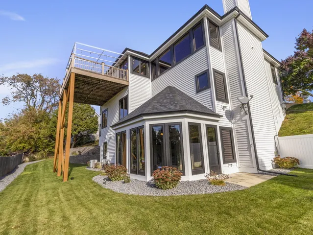 $799,000 | 635 West Pierre Lane, Port Washington, WI 53074