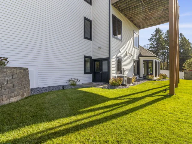 $799,000 | 635 West Pierre Lane, Port Washington, WI 53074