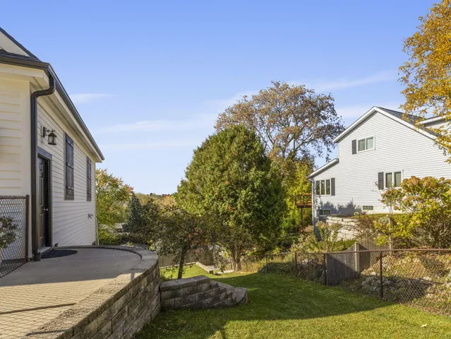 $799,000 | 635 West Pierre Lane, Port Washington, WI 53074