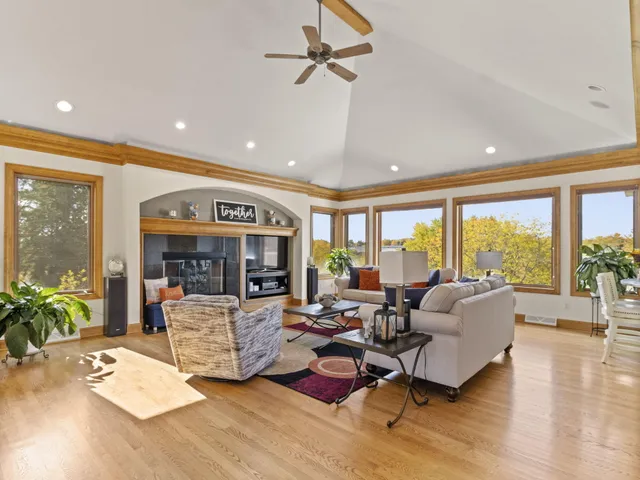 $799,000 | 635 West Pierre Lane, Port Washington, WI 53074