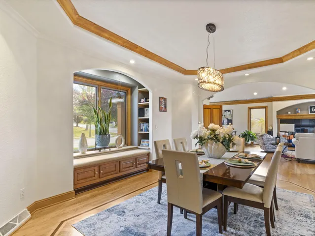 $799,000 | 635 West Pierre Lane, Port Washington, WI 53074