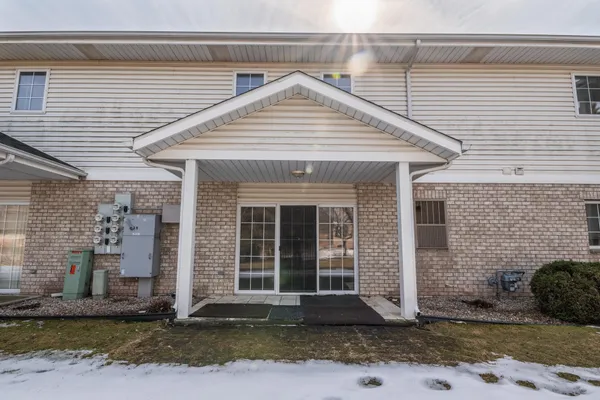 $325,000 | 622 Shepherds Drive, Unit 3, West Bend, WI 53090