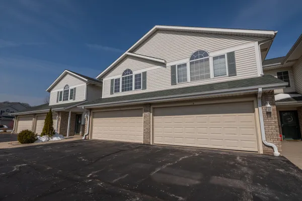 $325,000 | 622 Shepherds Drive, Unit 3, West Bend, WI 53090