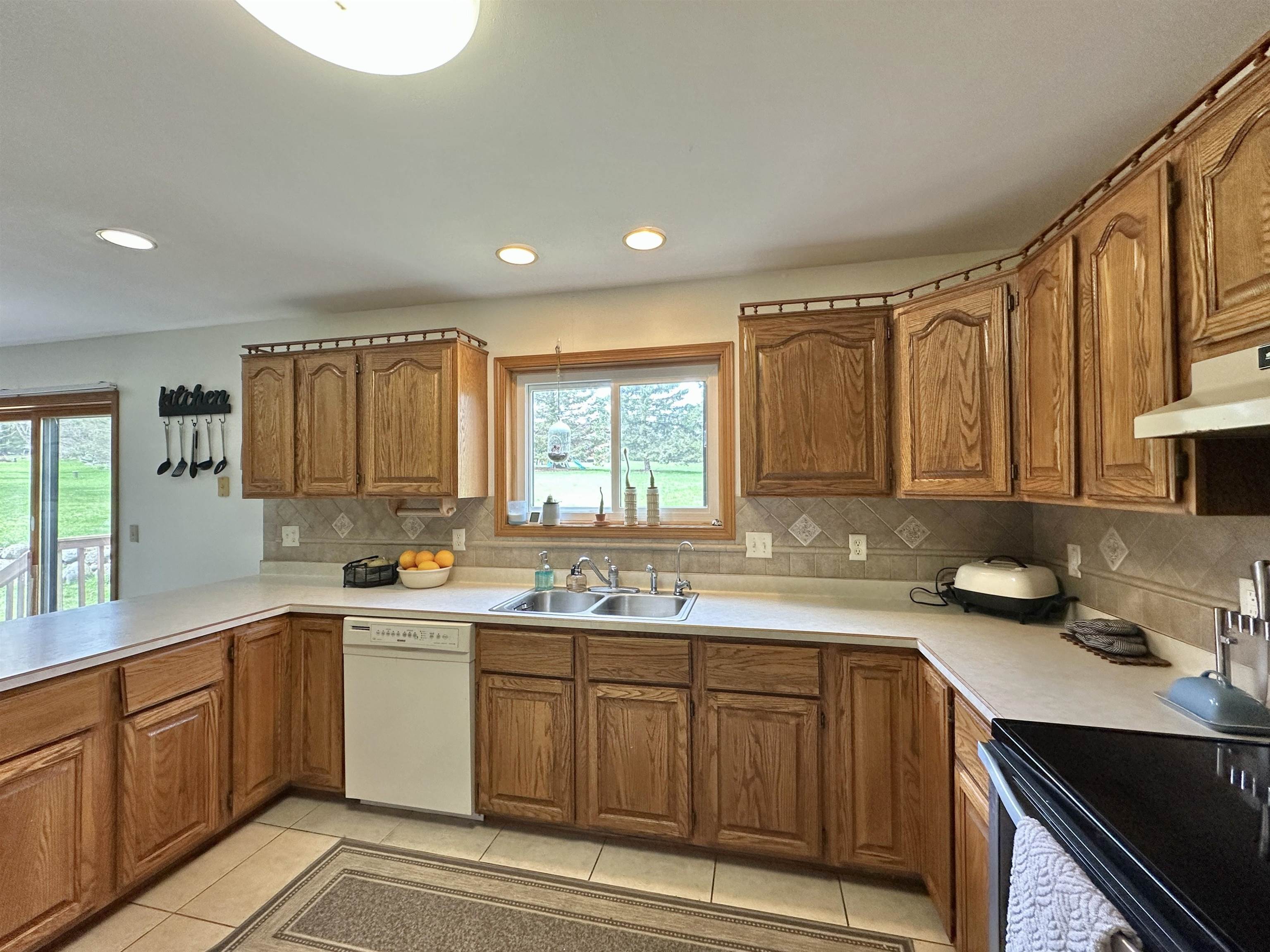 6892 Moon Light Sun Prairie, WI 53590 - Photo 5 of 55