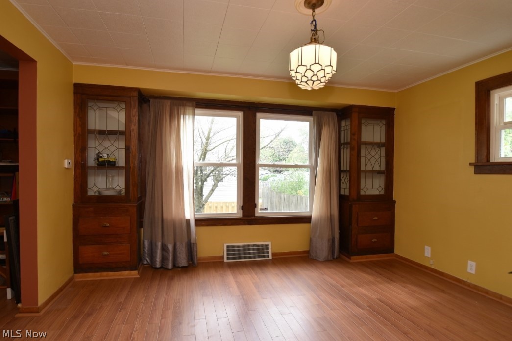 1352 Sunset Road Cleveland, OH 44124 - Photo 9 of 34