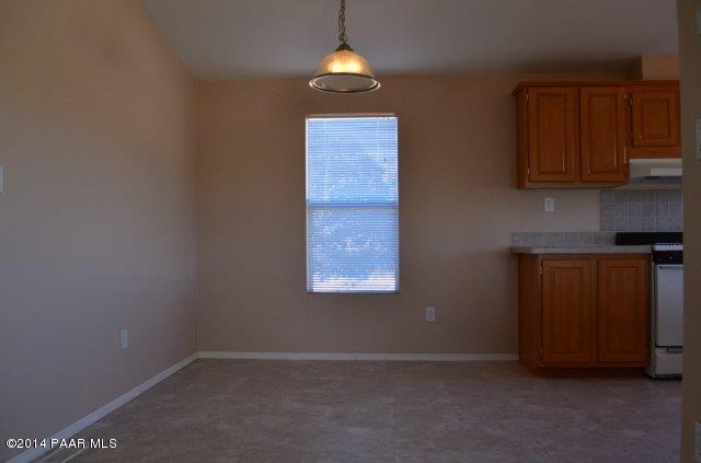 220 West Craig Road Seligman, AZ 86337 - Photo 2 of 12 Dining area