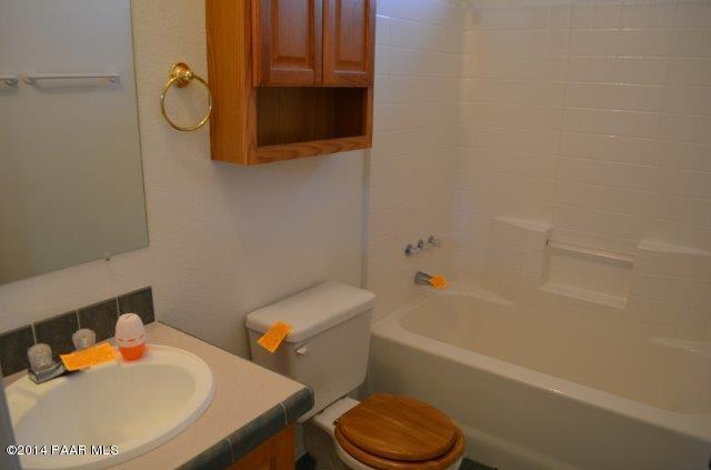 220 West Craig Road Seligman, AZ 86337 - Photo 10 of 12 Hall Bath