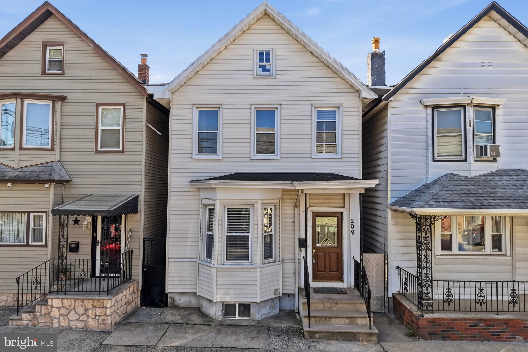 209 Hamilton Street Harrison, NJ 07029 - Photo 2 of 43