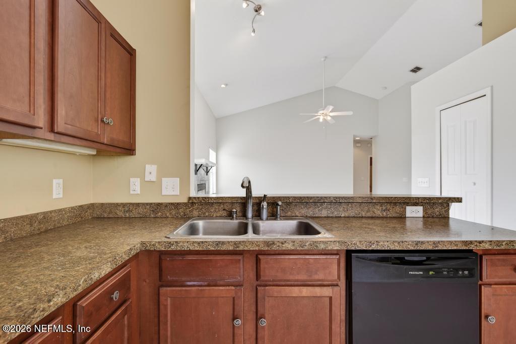 1312 Rushing Drive Orange Park, FL 32065 - Photo 23 of 50 Kitchen