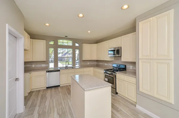 $2,300 | 5916 Fairway Manor Lane, Spring, TX 77373