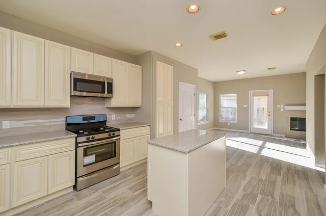 $2,300 | 5916 Fairway Manor Lane, Spring, TX 77373