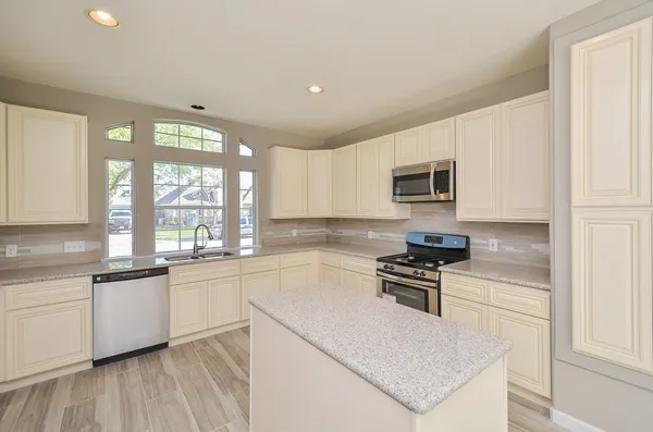 $2,300 | 5916 Fairway Manor Lane, Spring, TX 77373