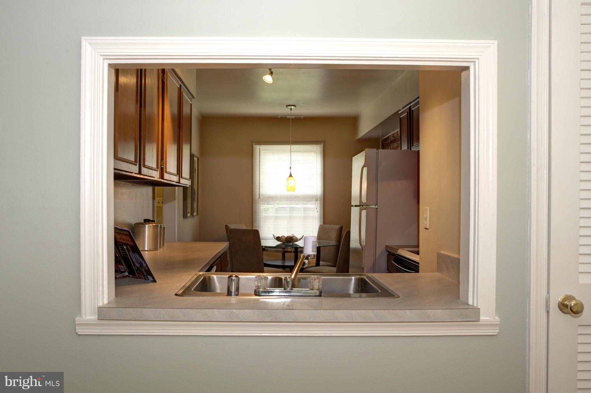 8129 Kingsway Court, Unit 283 Springfield, VA 22152 - Photo 5 of 22 a view of front door with mirror