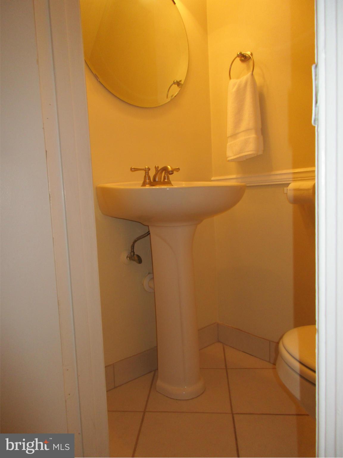 8129 Kingsway Court, Unit 283 Springfield, VA 22152 - Photo 10 of 22 a bathroom with a sink