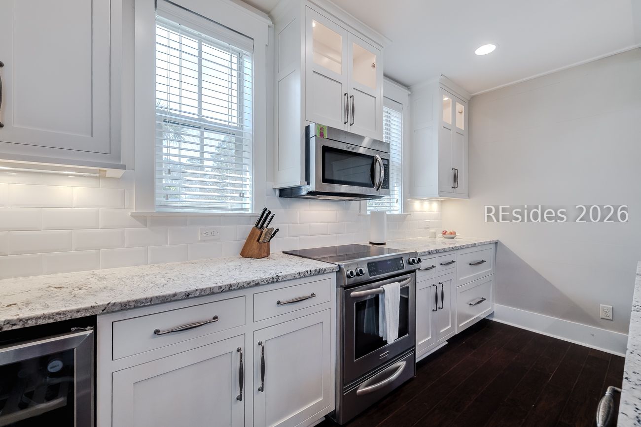 36 Oldfield Village Road Bluffton, SC 29909 - Photo 53 of 85 Cottage kitchen has all appliances needed!