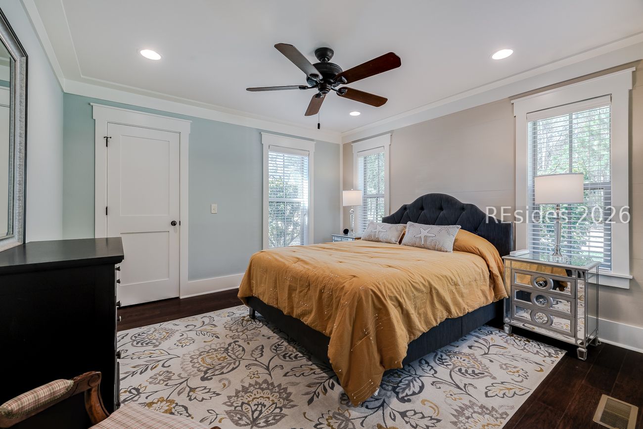 36 Oldfield Village Road Bluffton, SC 29909 - Photo 57 of 85 Large bedroom suite in cottage