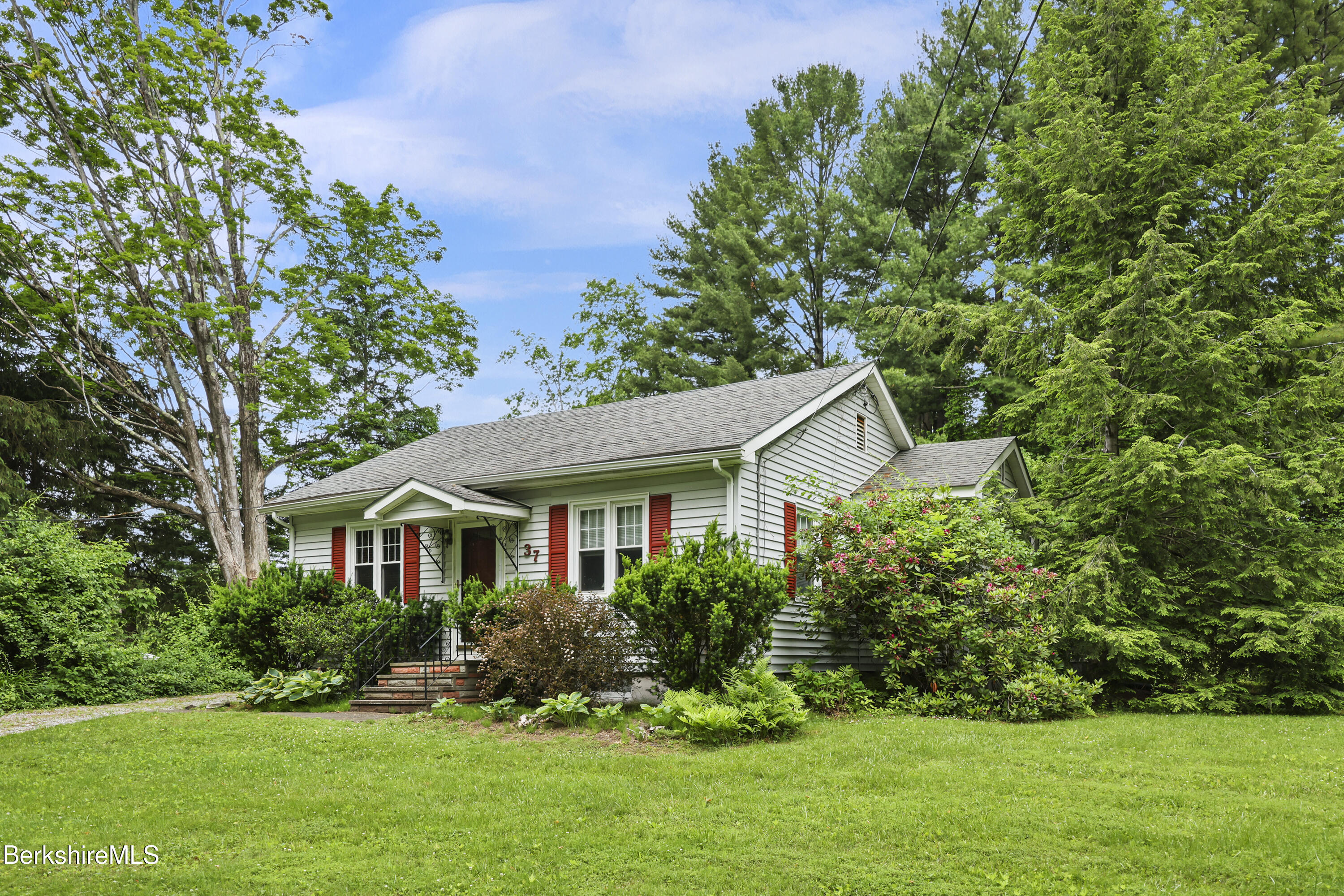 37 Holmes Road Lenox, MA 01240 - Photo 28 of 29 L14
