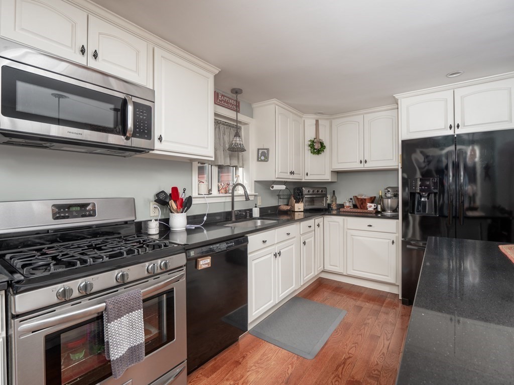 7 Garnet Road Billerica, MA 01821 - Photo 7 of 42