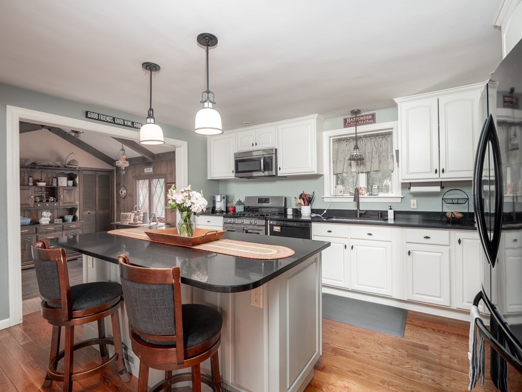 7 Garnet Road Billerica, MA 01821 - Photo 8 of 42