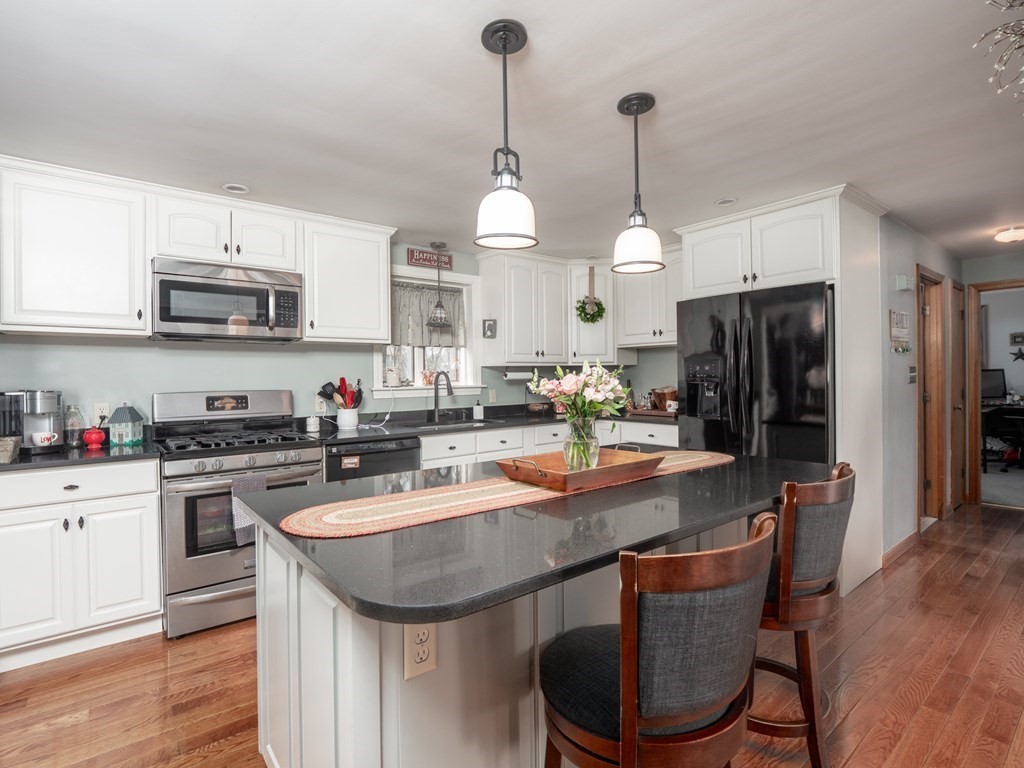 7 Garnet Road Billerica, MA 01821 - Photo 9 of 42