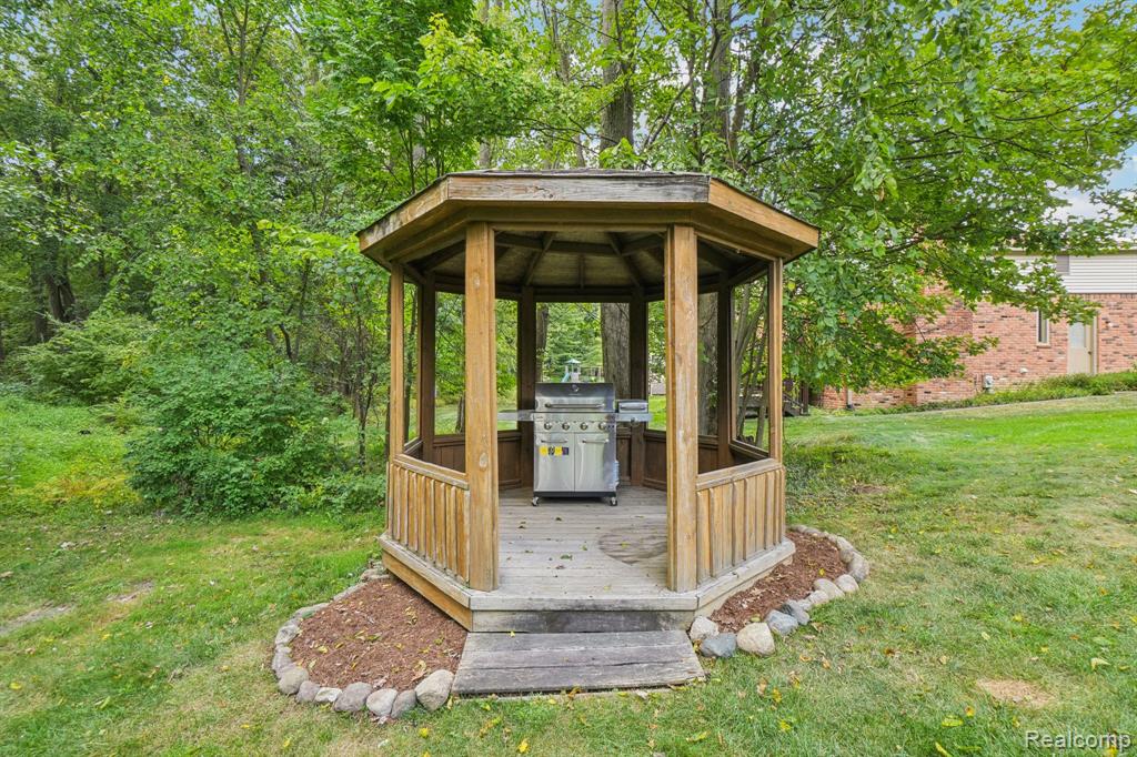 585 Timberline Drive Rochester Hills, MI 48309 - Photo 33 of 38