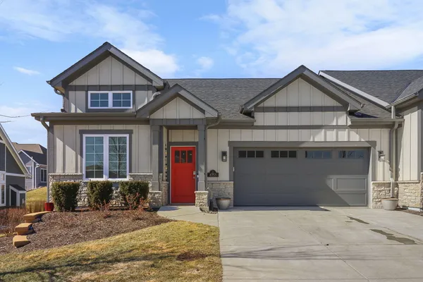 $575,000 | 4753 South Cottage Lane, Pleasant Prairie, WI 53158