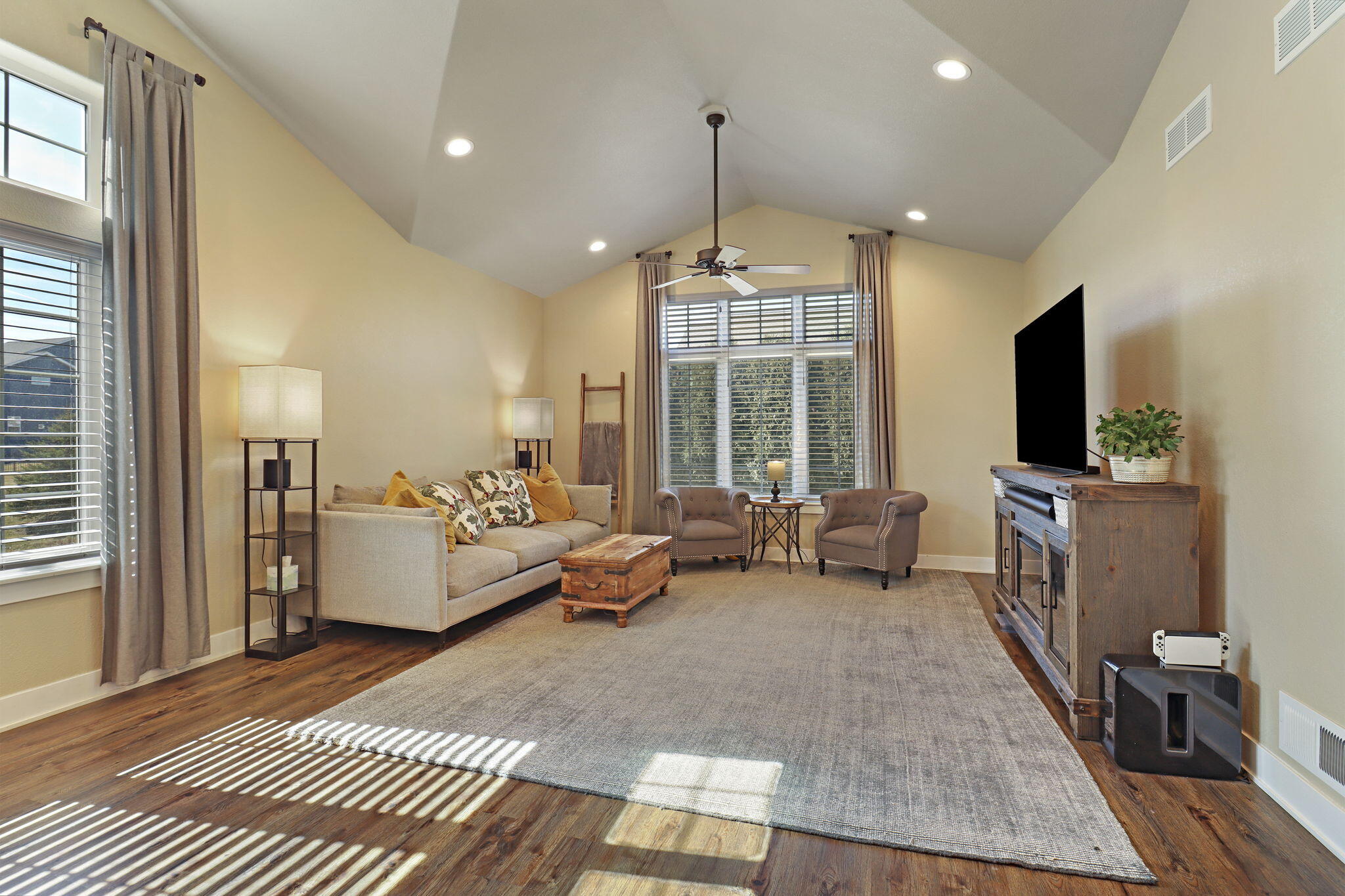 4753 South Cottage Lane Pleasant Prairie, WI 53158 - Photo 10 of 32 Large living room with lots of space