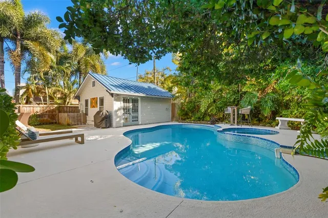 $1,095,000 | 416 14th Avenue Northeast, St. Petersburg, FL 33701