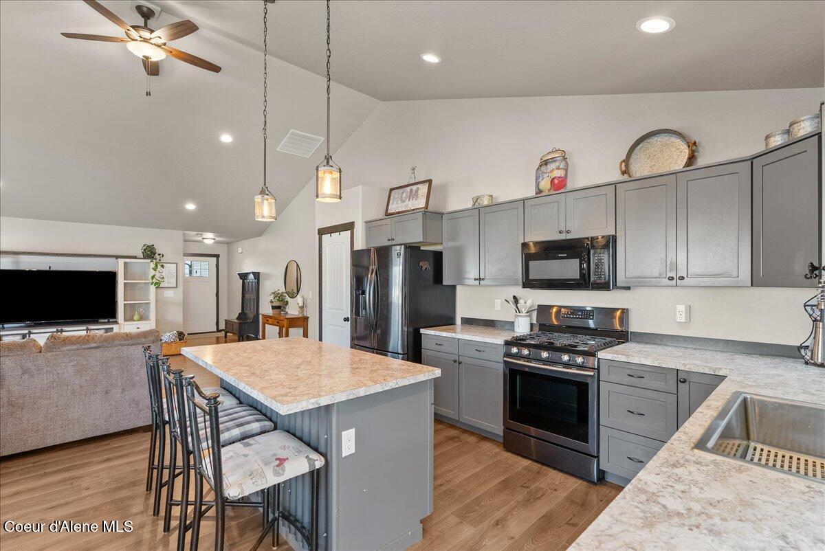 6024 West Irish Circle Rathdrum, ID 83858 - Photo 13 of 41 19-Kitchen
