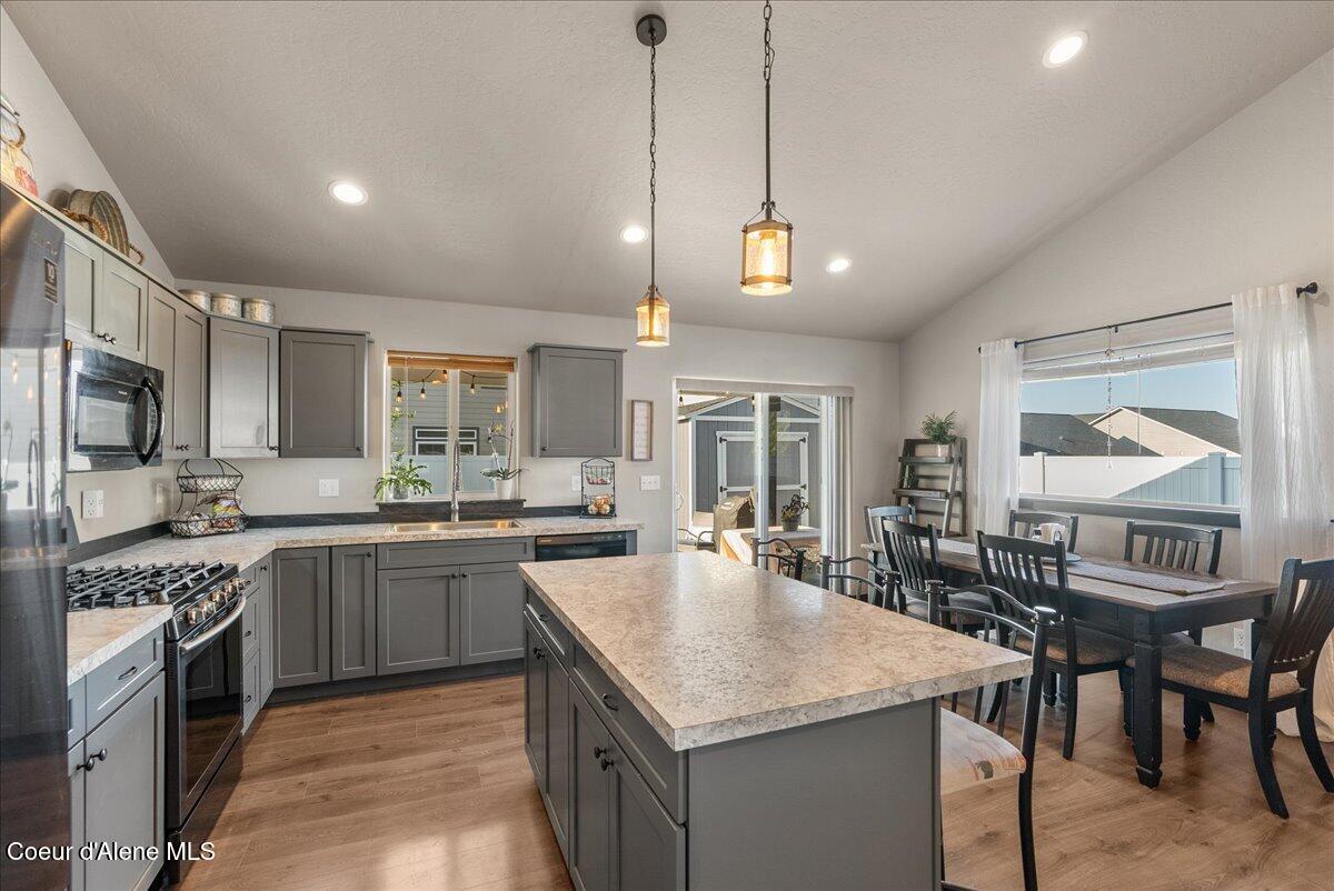 6024 West Irish Circle Rathdrum, ID 83858 - Photo 14 of 41 20-Kitchen