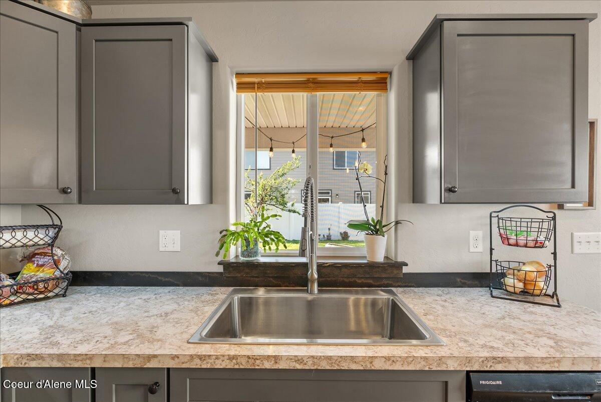 6024 West Irish Circle Rathdrum, ID 83858 - Photo 16 of 41 22-Kitchen