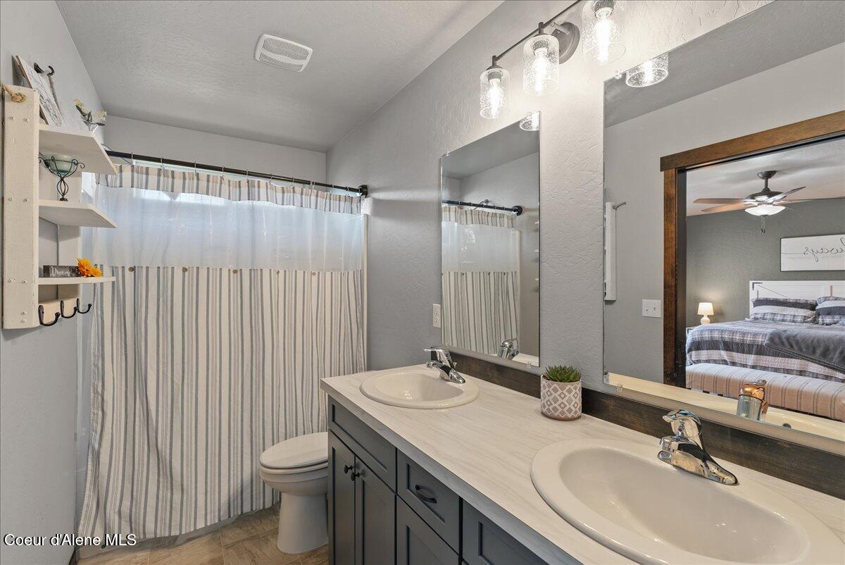 6024 West Irish Circle Rathdrum, ID 83858 - Photo 20 of 41 26-Primary bathroom