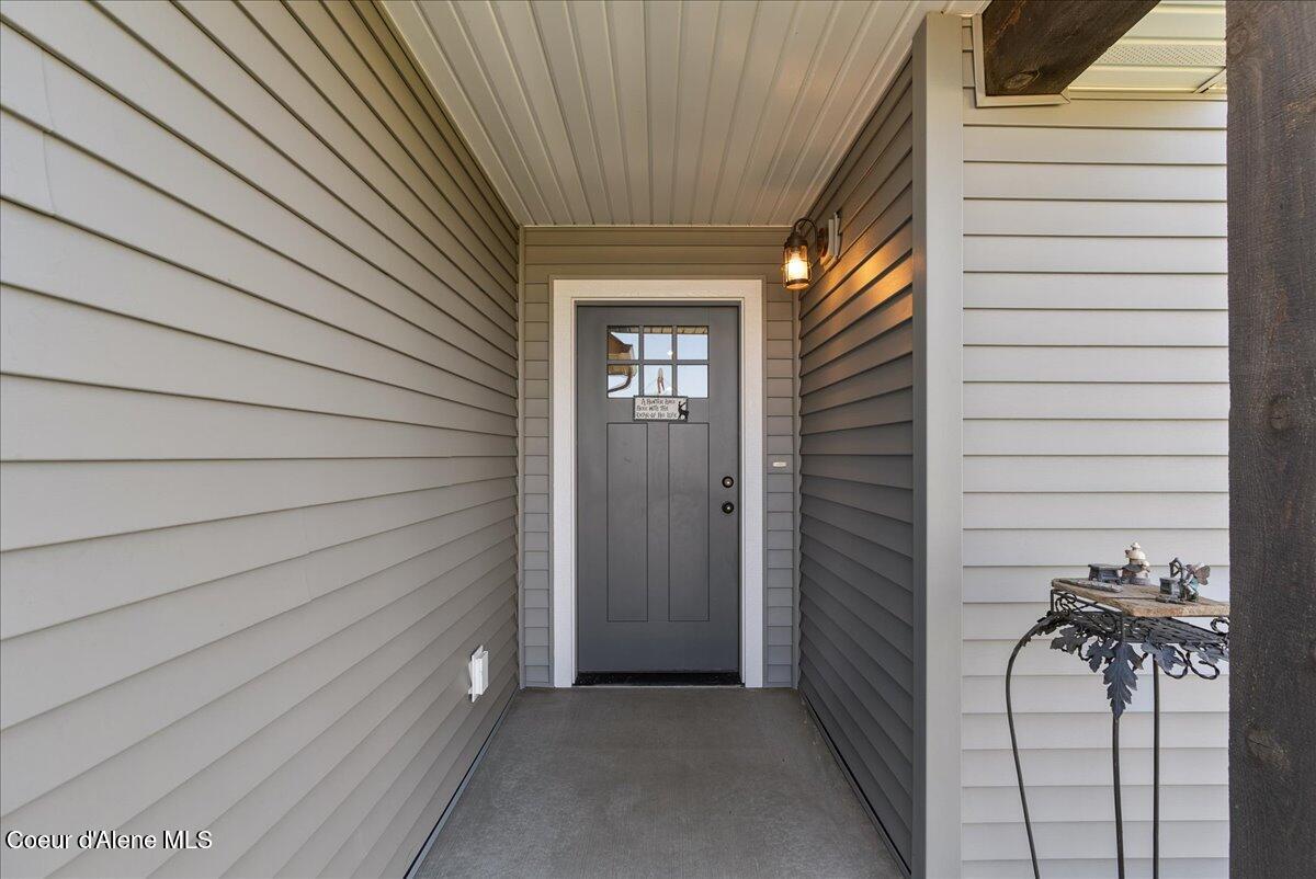 6024 West Irish Circle Rathdrum, ID 83858 - Photo 3 of 41 09-Front entry