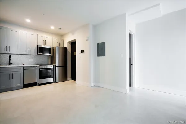 $5,200 | 315 West Broadway, Unit 1J, Long Beach, NY 11561