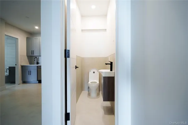 $5,200 | 315 West Broadway, Unit 1J, Long Beach, NY 11561
