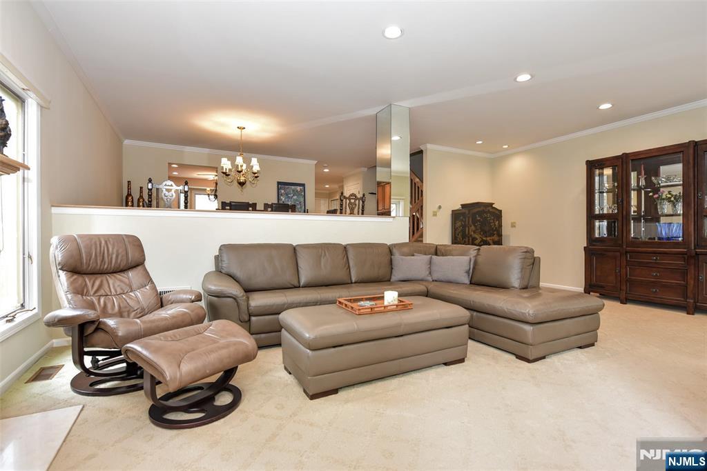227 Westervelt Lane Mahwah, NJ 07430 - Photo 18 of 48