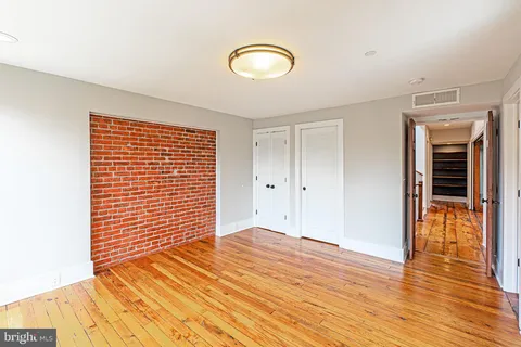 $7,995 | 325 D Street Southeast, Washington, DC 20003