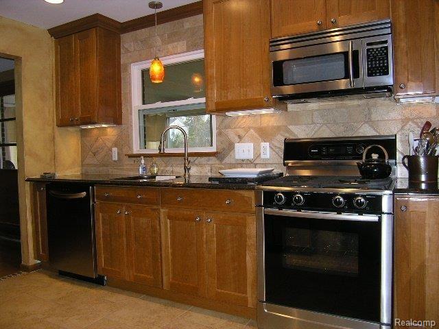 943 Rivard Boulevard Grosse Pointe, MI 48230 - Photo 8 of 20 943 Rivard 039