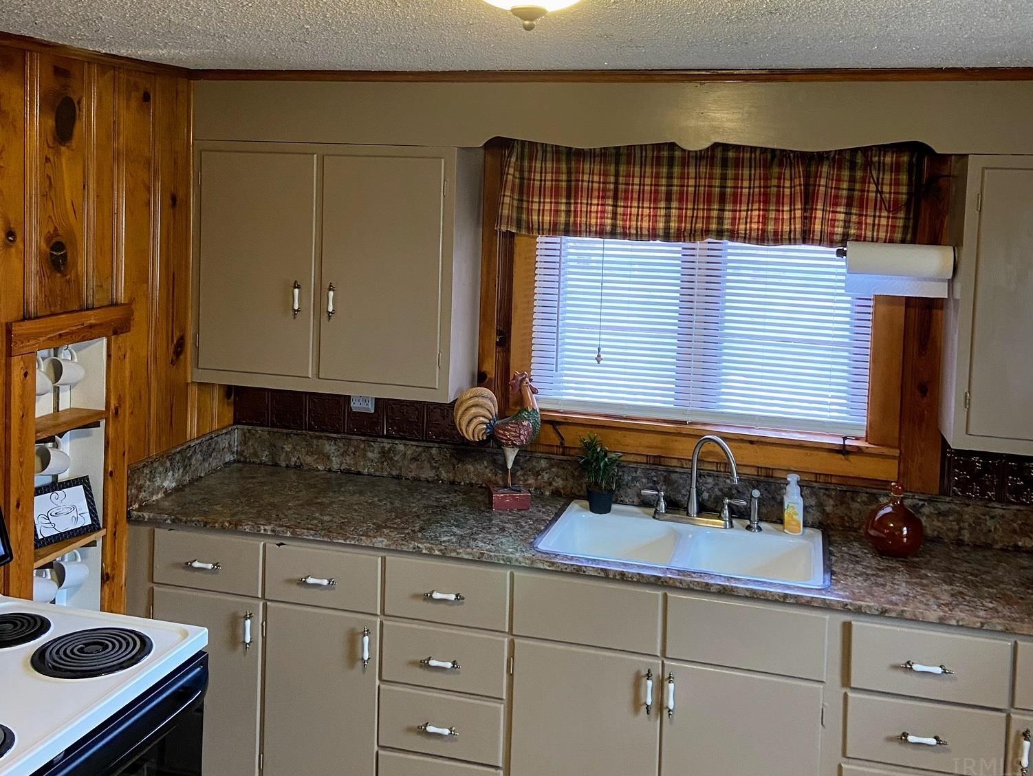 6011 North Meridian Road Peru, IN 46970 - Photo 2 of 14 Gallery Image 2
