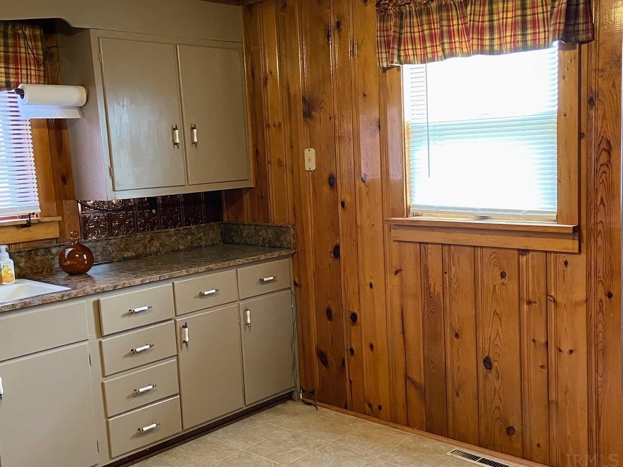 6011 North Meridian Road Peru, IN 46970 - Photo 6 of 14 Gallery Image 6