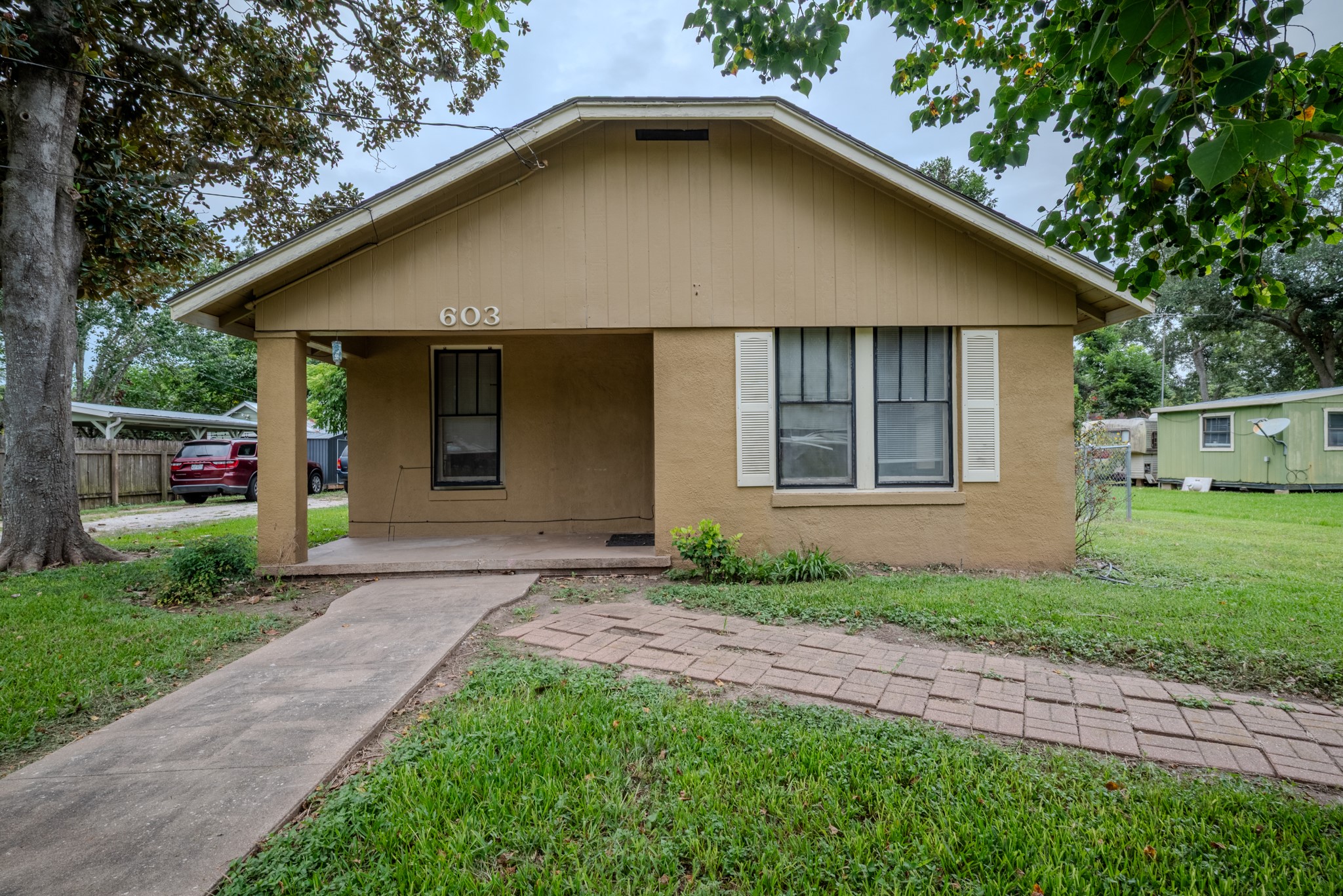 603 North Resident Street Wharton, TX 77488 - Photo 2 of 45 a front view of a house with garden